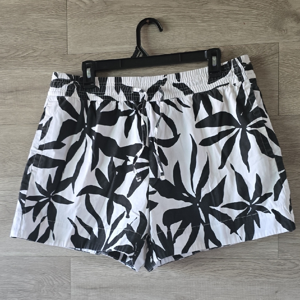 Black and White Leaf Print Shorts